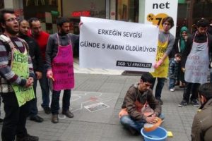 İstiklal Caddesi'nde &ccedil;amaşır yıkadılar