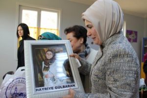 Emine Erdoğan'ı duygulandıran a&ccedil;ılış