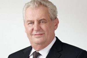 &Ccedil;ek Cumhuriyeti'nde solcu lider g&ouml;reve başladı