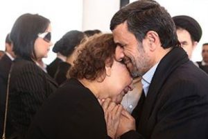 Ahmedinecad'a, Chavez eleştirisi
