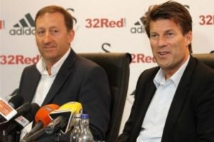 Kuğular'a Laudrup'tan sevindirici haber