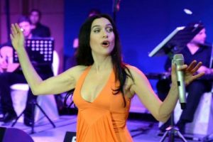 Şevval Sam b&uuml;y&uuml;ledi