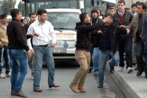 Zabıta ve işportacılar arasında arbede