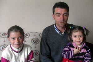 Bir g&ouml;z&uuml; k&ouml;r oldu, başında kurşunla yaşıyor