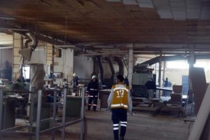 Mobilya imalathanesinde yangın