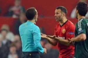 Giggs C&uuml;neyt &Ccedil;akır'ı eleştirdi