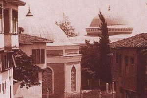 Kaldırılan abidenin altından Şeyh&uuml;lislam mezarı &ccedil;ıktı