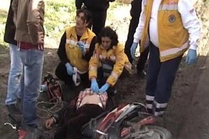 Bisikletiyle giderken kalp krizinden &ouml;ld&uuml;