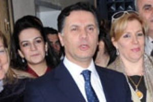 İ&ccedil;kici kumarcı manyaklarla evlenmeyin!