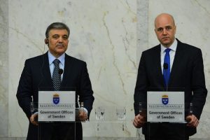 Ter&ouml;ristler demokrasiyi istismar ediyor