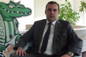 "3 perde &ccedil;adır tiyatrosu oynanıyor"