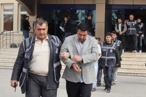 Sahte polis ve savcılar yakalandı
