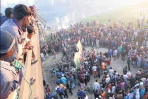 &Ccedil;in'de yolcu otob&uuml;s&uuml; k&ouml;pr&uuml;den d&uuml;şt&uuml;
