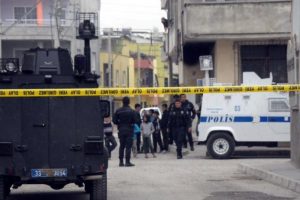 Mersin'de polise &ccedil;irkin saldırı