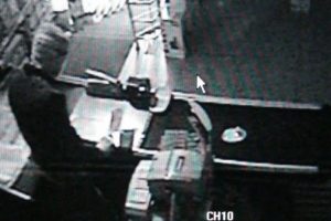 Satırlı hırsız kayıplara karıştı