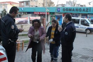 Kocasından ka&ccedil;an kadına darp