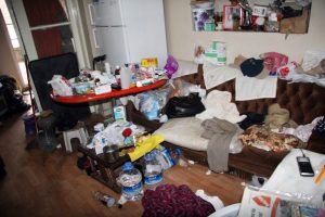 Bursa'da emekli &ouml;ğretmenin evine &ccedil;&ouml;p operasyonu