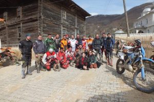 Motokros&ccedil;ular dağlarda antrenman yapıyor