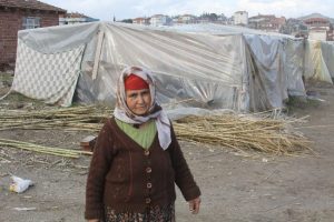 Naylon &ccedil;adırdan şefkat evine