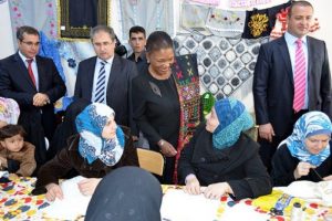 Amos Suriyelileri ziyaret etti
