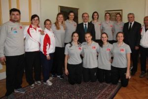 Başkan Altepe'den Milli voleybolculara destek