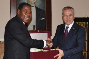 Arın&ccedil;, Yayi onuruna &ouml;ğle yemeği verdi