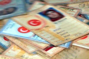 Vatandaşlıktan atılan o &uuml;&ccedil; kişi kim?