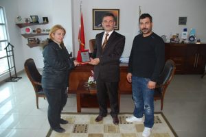Umut Damlası Derneği'nden Yılmaz'a teşekk&uuml;r plaketi