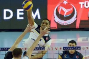 Fenerbah&ccedil;e Grundig, Halkbank'a direnemedi