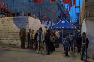 Uzman &Ccedil;avuş Ekinci'nin mahallesinde sevin&ccedil;