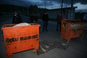&Ccedil;&ouml;p tırlarını depolama alanına sokmadılar