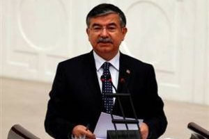 Bakanın g&uuml;ndemi pilot istifaları