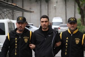 Cezaevi firarisi polisten ka&ccedil;amadı