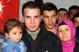 Kızını ilk kez g&ouml;rd&uuml;