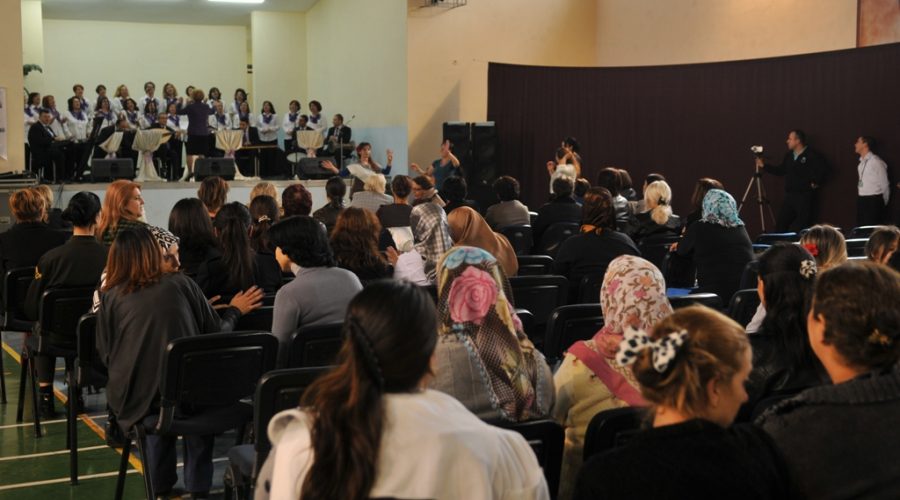 Nil&uuml;fer Kadın Korosu kadın h&uuml;k&uuml;ml&uuml;leri unutmadı