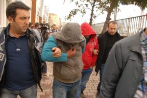 K&ouml;pr&uuml; hırsızları tutuklandı
