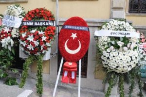 Fahri Korut&uuml;rk'&uuml;n eşi son yolculuğuna uğurlandı