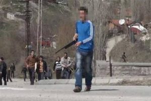 Gecekondu yıkımında av t&uuml;feği
