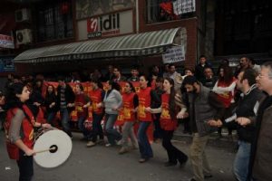 Gen&ccedil;lik Federasyonu operasyonunu protesto ettiler