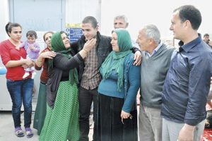 Şimdi dağdaki oğlumun geleceği g&uuml;n&uuml; bekliyorum