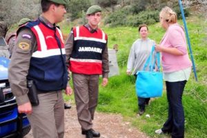 Ormanda kaybolan turistleri jandarma buldu