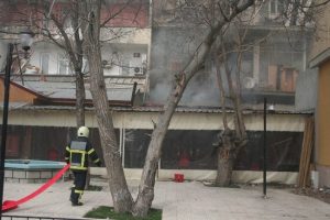 Alışveriş merkezinde yangın paniği