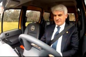Şahin Meclis Taksi'nin direksiyonunda