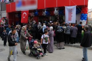 'Promosyon' şakası, izdihama yol a&ccedil;tı!