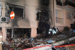 İzmir'de bakkal yangını: 2 yaralı