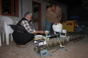 Domates &uuml;reticisi ila&ccedil;ların maliyetini d&uuml;ş&uuml;rd&uuml;