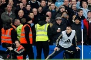 Stamford Brigde'de Terry'e bozuk para yağmuru!