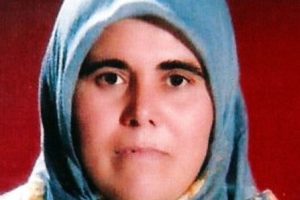 Kayıp kadın eşarbıyla &ouml;ld&uuml;r&uuml;lm&uuml;ş bulundu