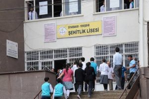 Diyarbakır'da 5 bin &ccedil;ocuk okula geri d&ouml;nd&uuml;