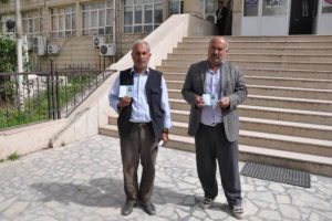 "Doğup b&uuml;y&uuml;d&uuml;ğ&uuml;m&uuml;z &uuml;lkede kimliğimiz yok"